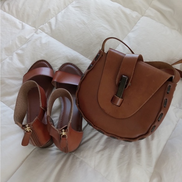 Leather sandals/vintage leather handbag combo - Picture 2 of 4